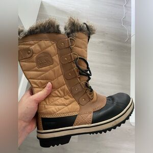 Sorel boots, size 8 US / 6 UK / 39 EUR, mustard yellow, used, in good condition
